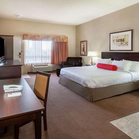 Ramada By Wyndham Camrose Hotel Exterior photo