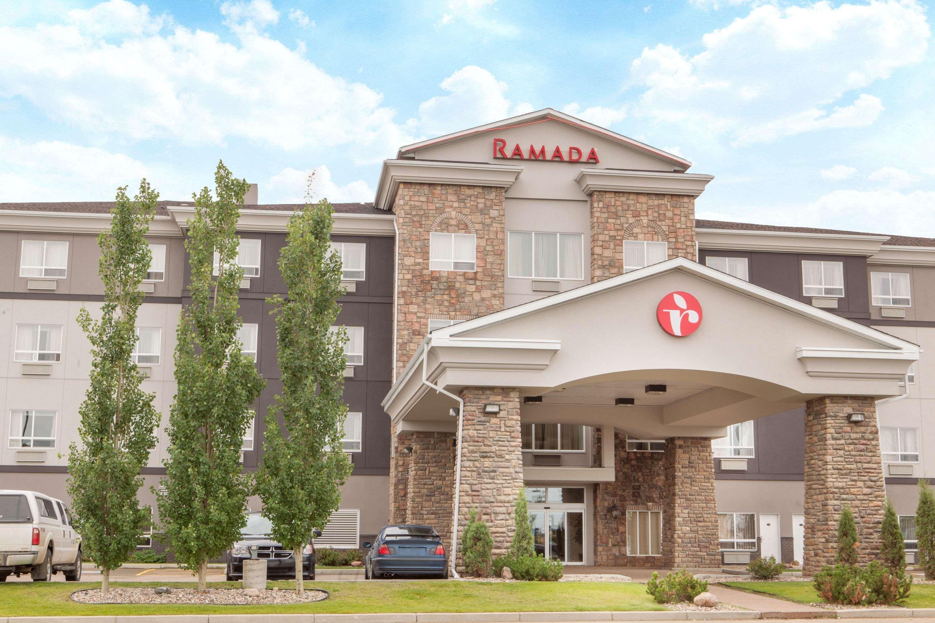 Ramada By Wyndham Camrose Hotel Exterior photo